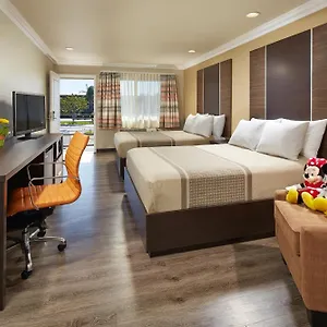 2* Motel Eden Roc & Near The Maingate